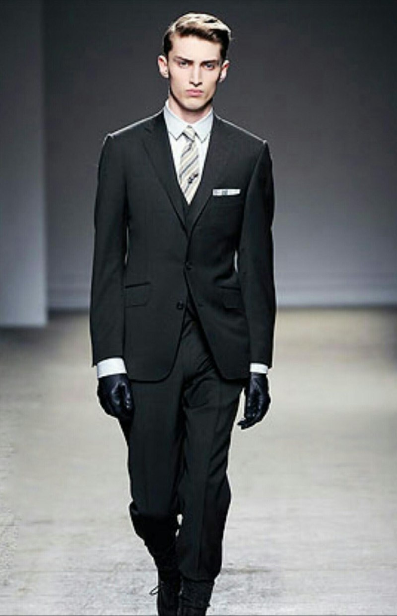 Строгий костюм