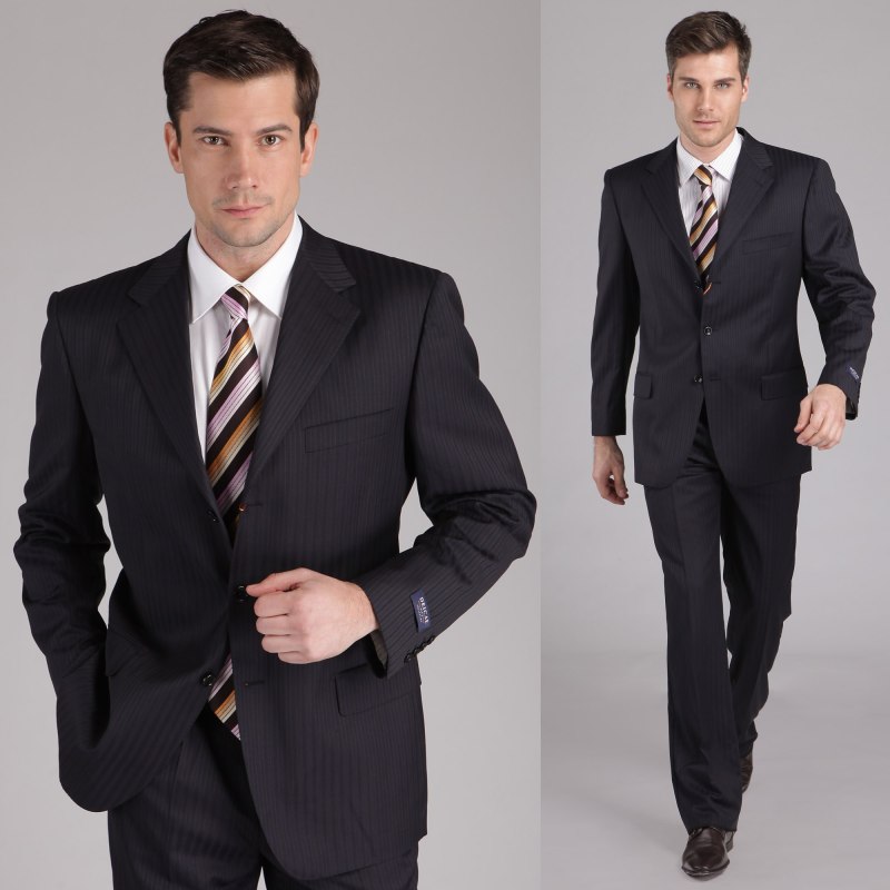 Мужчина в деловом костюме