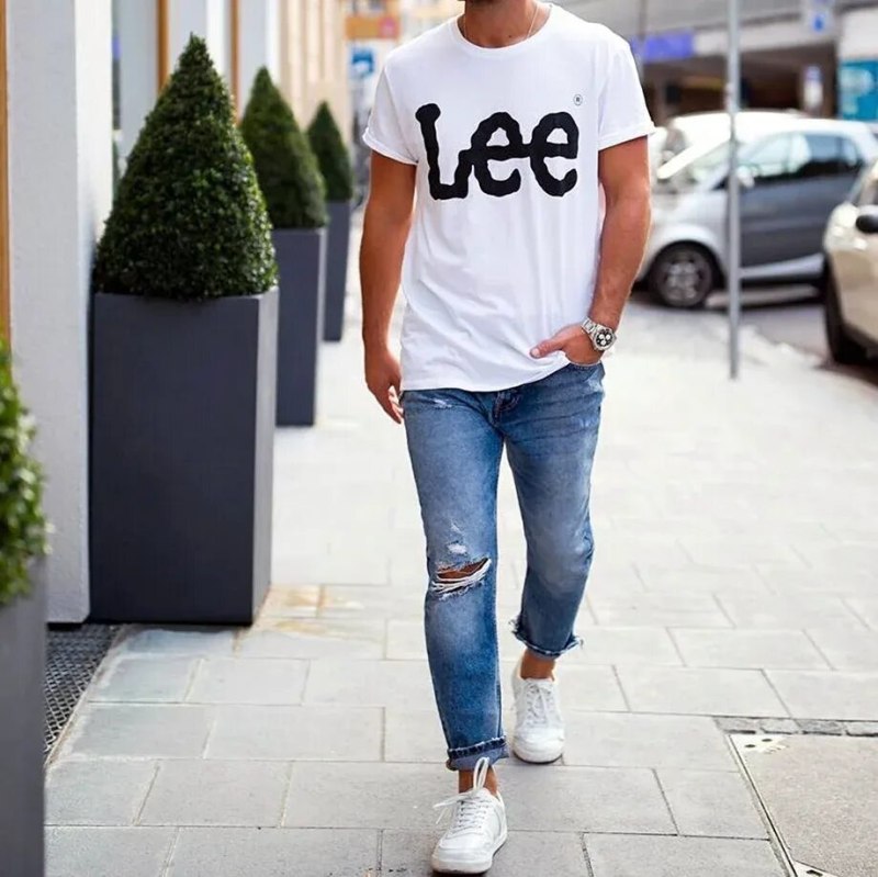 Футболка с джинсами