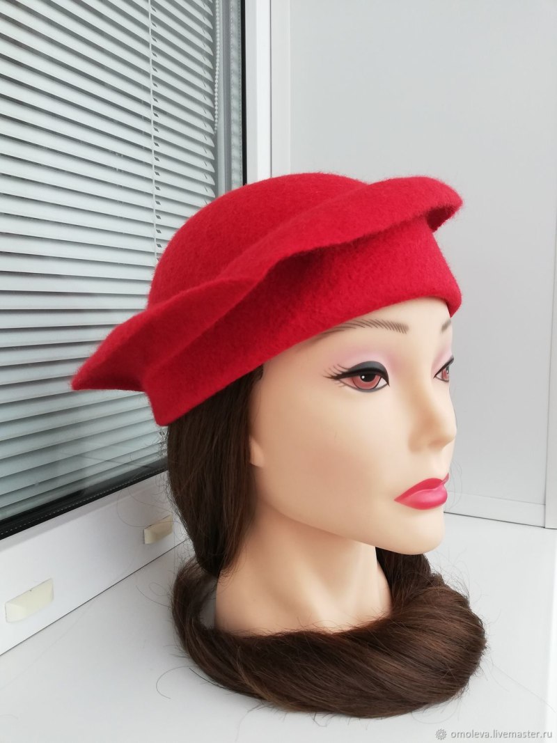 Женская шляпка ток