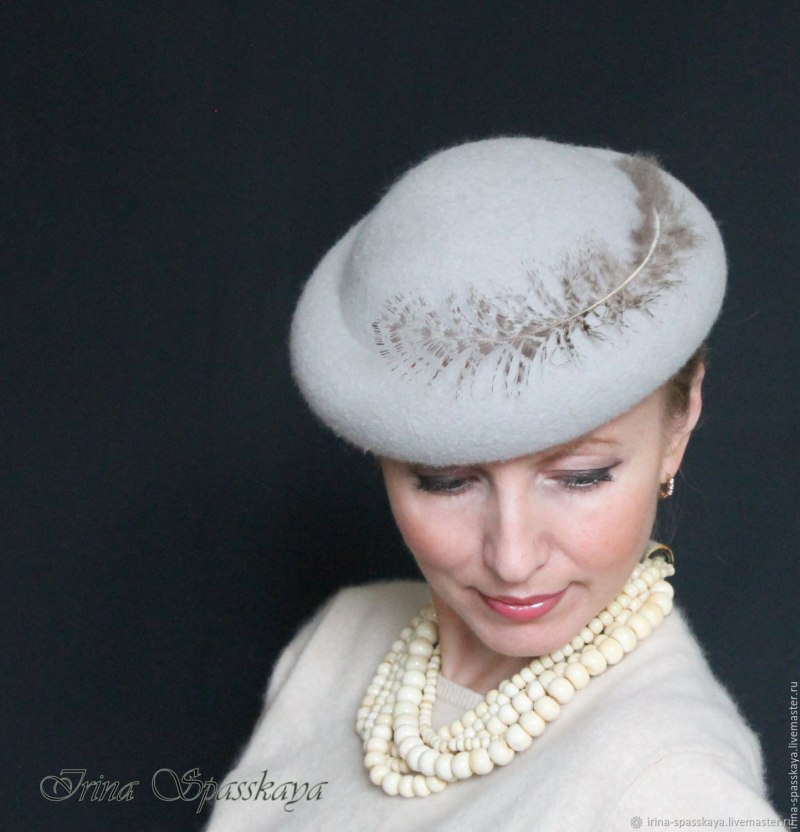 Атласный ток головной убор