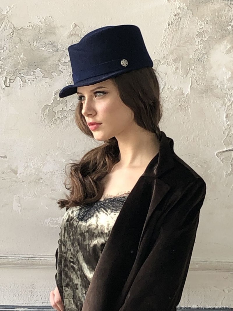 Шляпы женские велюровые