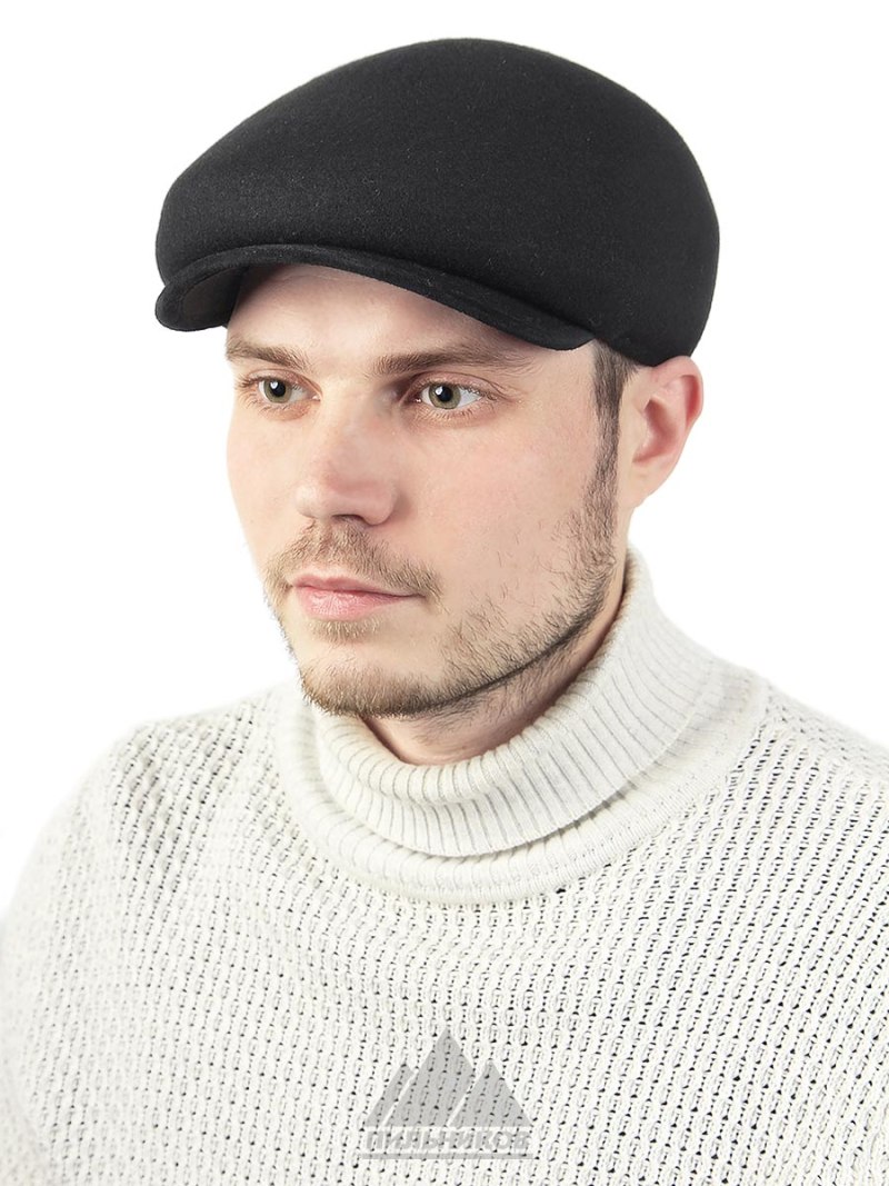 Мужской головной убор с козырьком