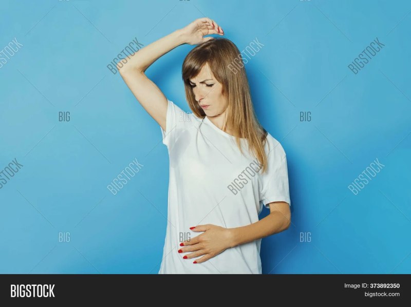 Девочки в майке подмышки