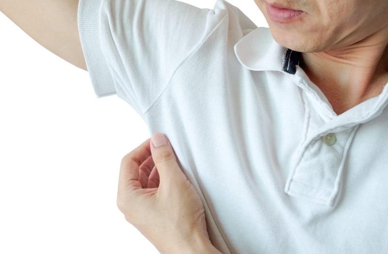 Потные подмышки на рубашке