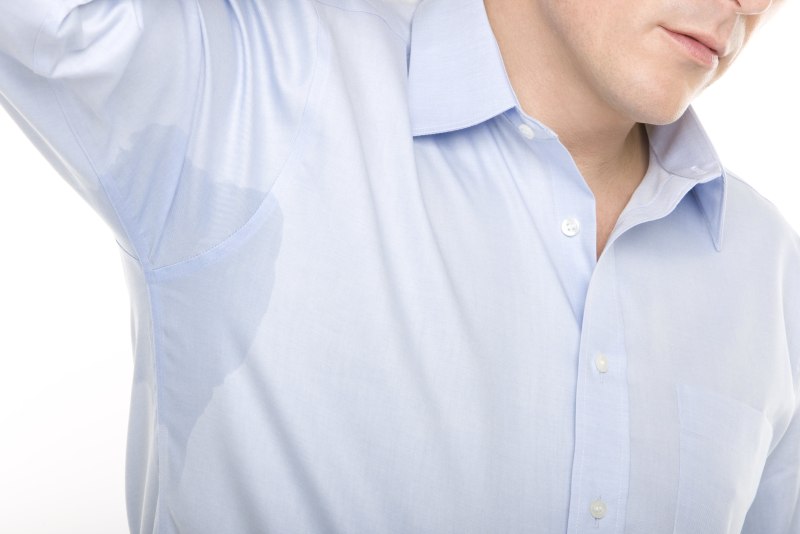 Потные подмышки