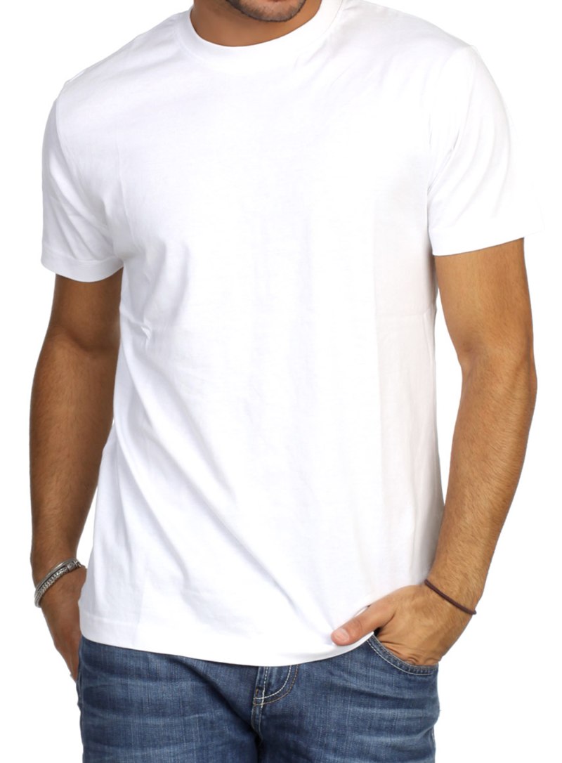 Парень в белой футболке