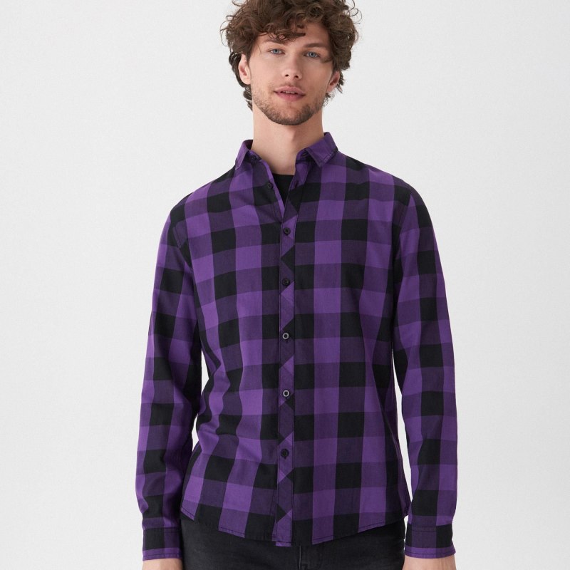 Фиолетовая рубашка в клетку