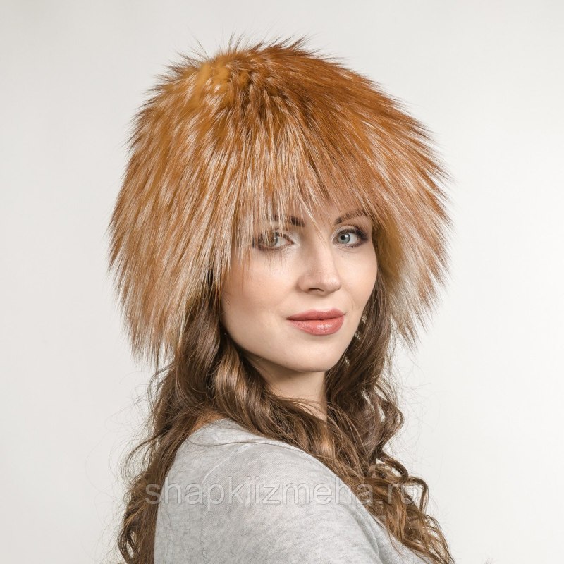 Огромная меховая шапка