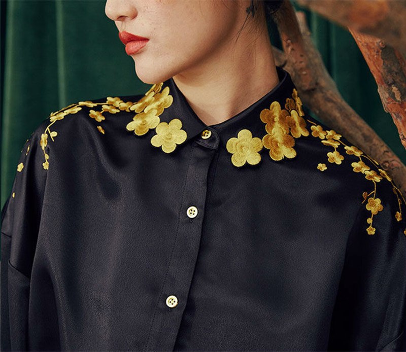 Рубашка с расшитым воротником