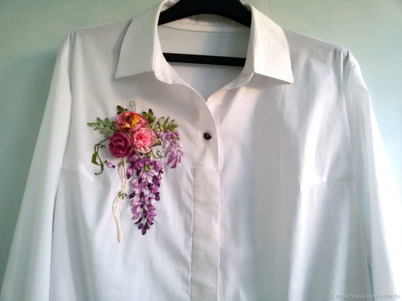 Вышивка лилиями на одежде