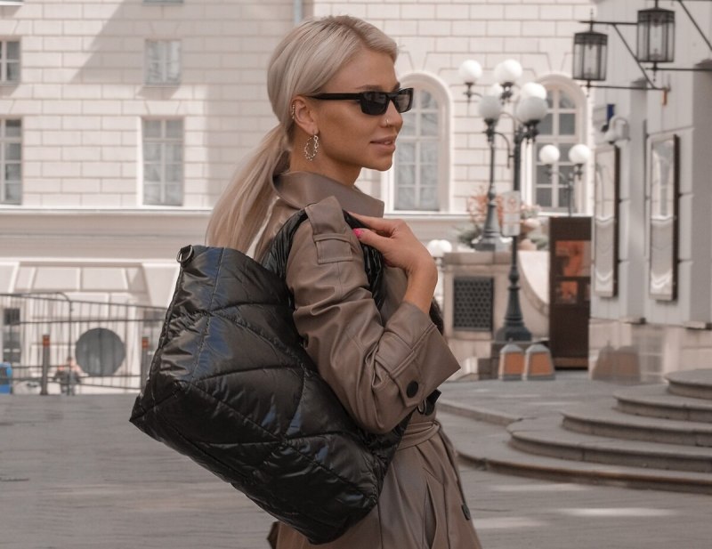 Полина Гагарина в желтом
