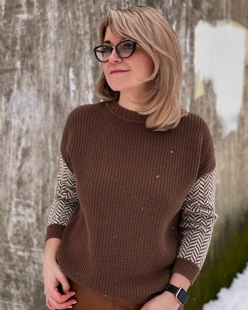 Лана Бакаева свитер
