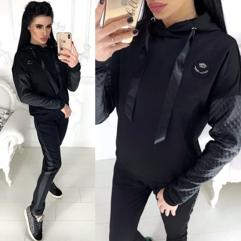 Спортивный костюм из экокожи