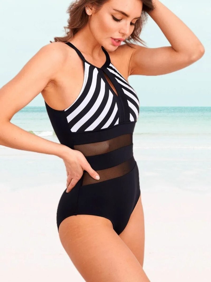 Закрытые купальники