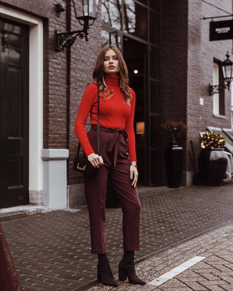 Модные бордовые брюки