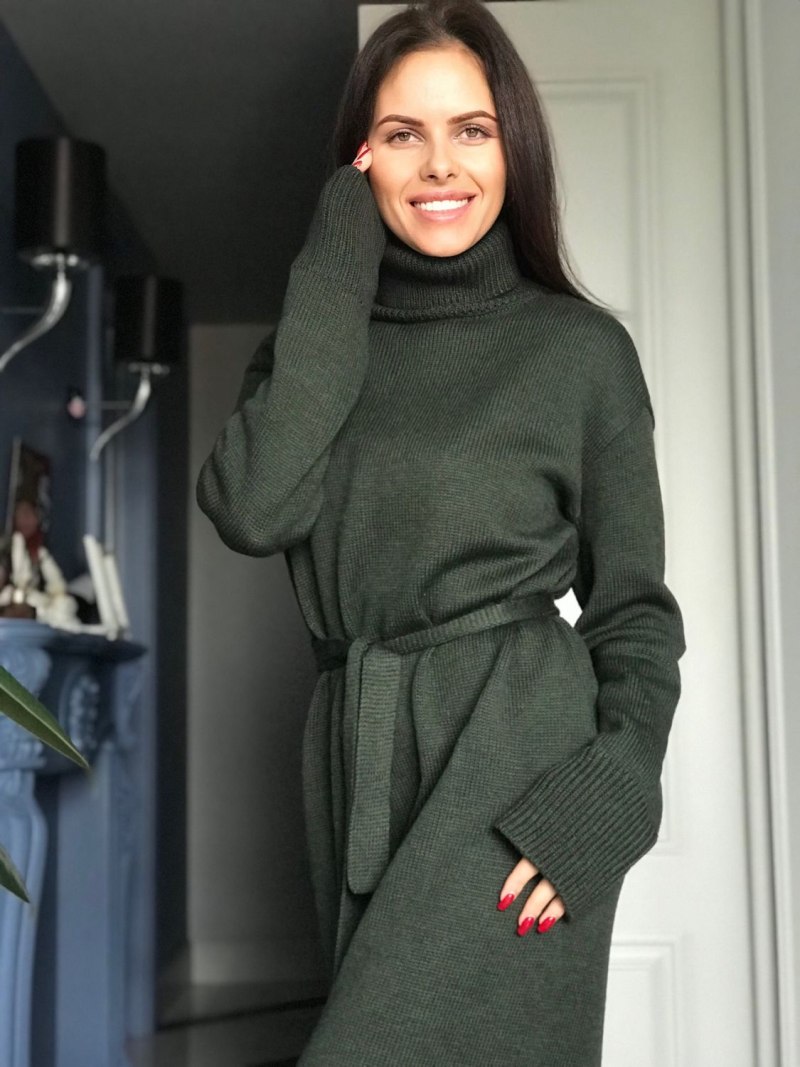 Вязаное шерстяное платье