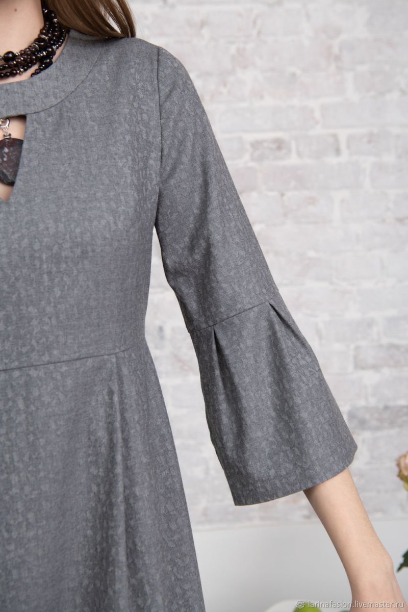 Платье из шерсти с длинным рукавом