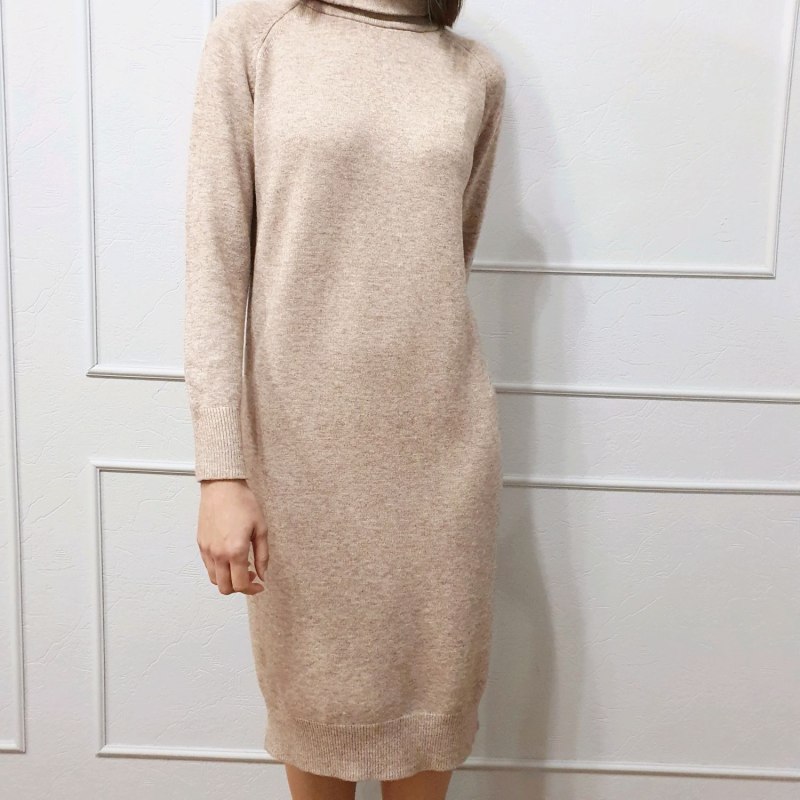 Теплое трикотажное платье