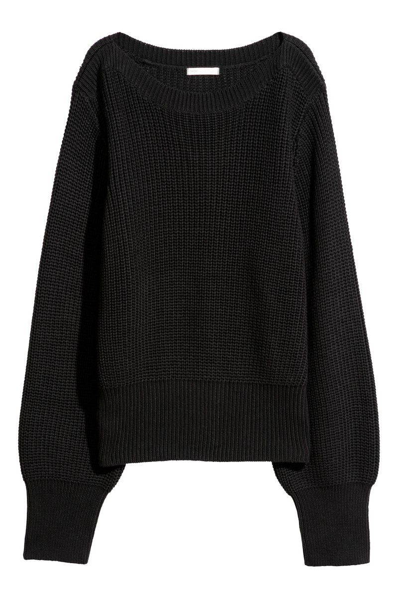 Черный вязаный свитер женский