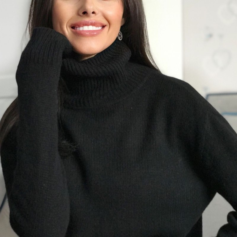 Свитер с горлом женский