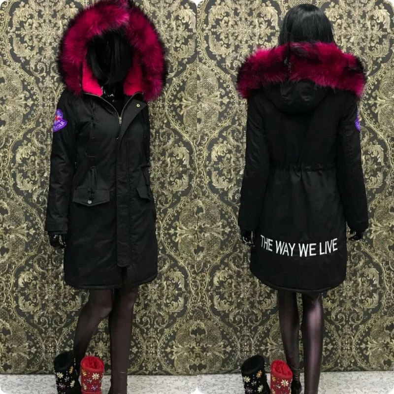 Черный пуховик с розовым мехом