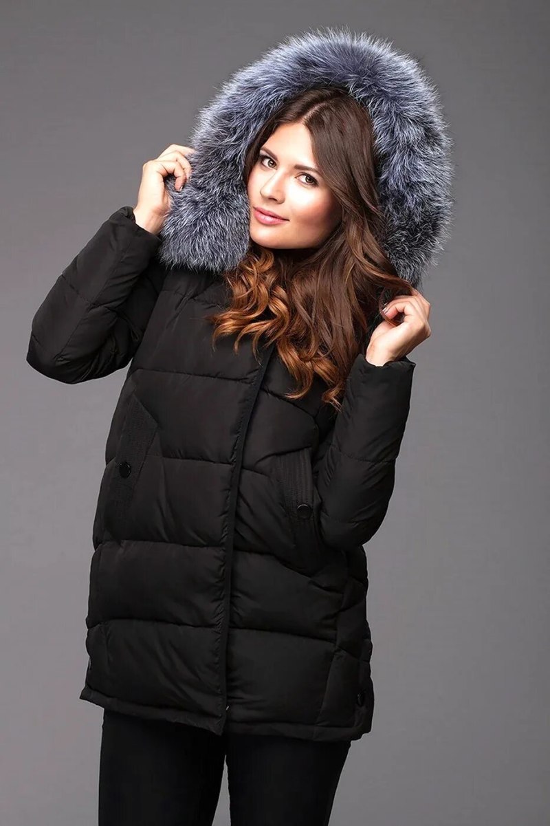 Чёрный пуховик женский