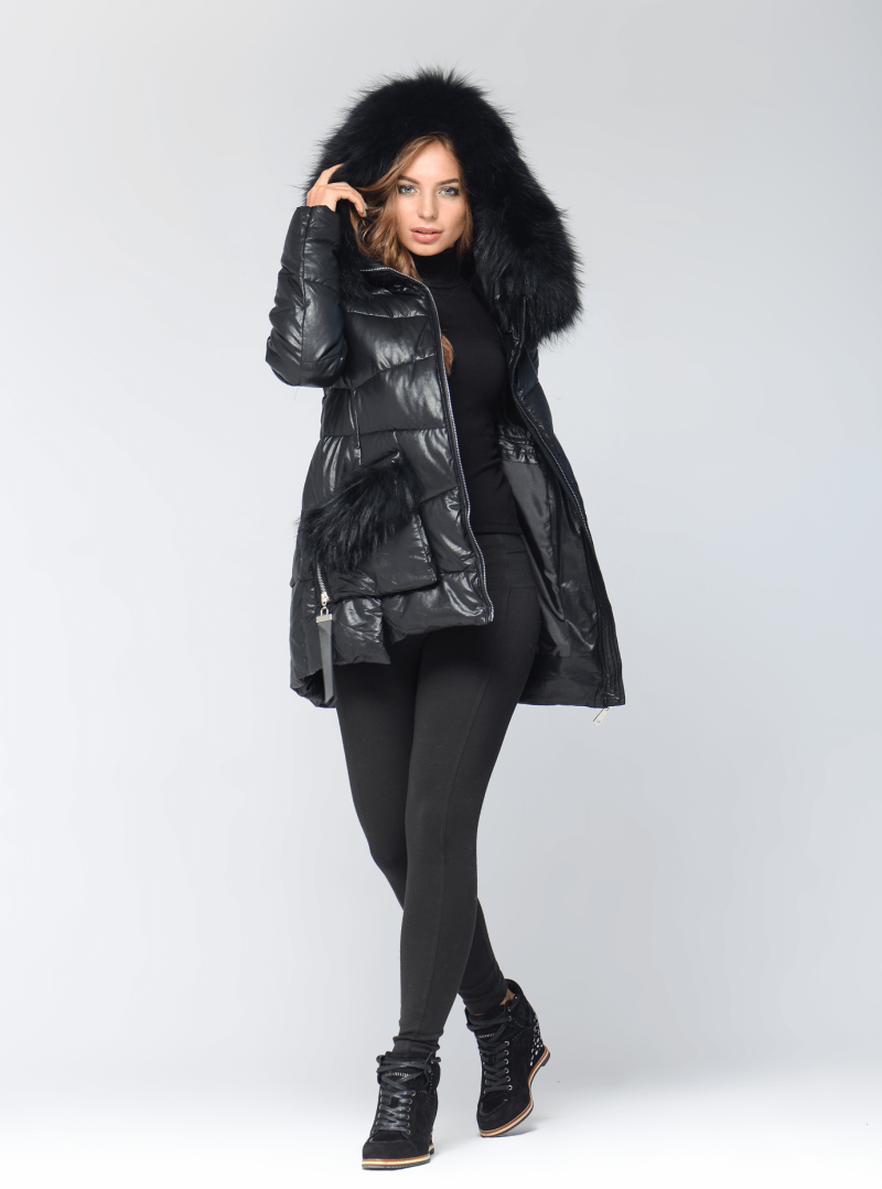 Черный блестящий пуховик женский