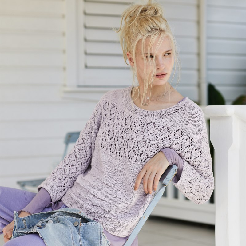 Вязаный свитер женский