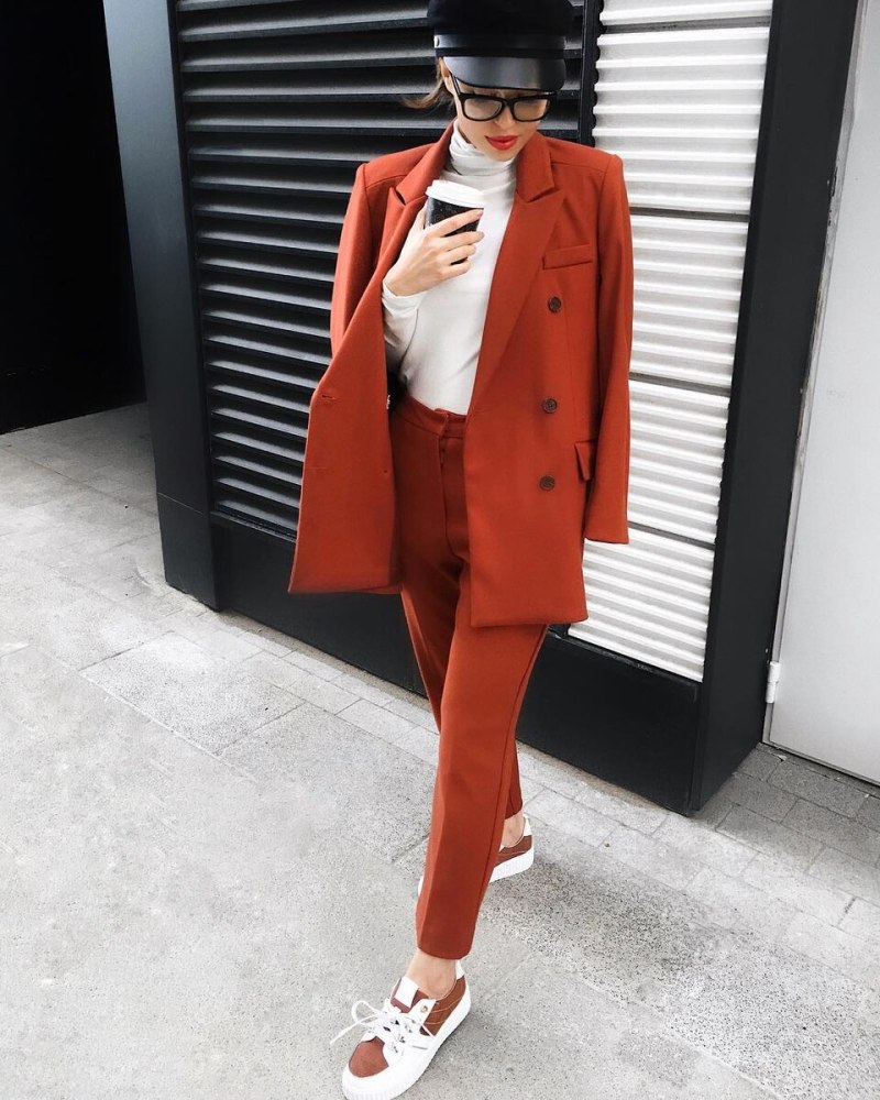 Костюм на осень женский