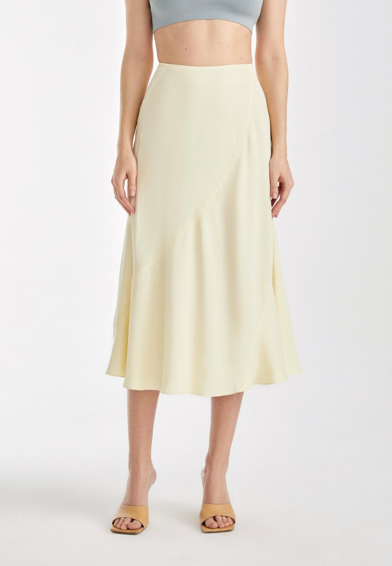 Бежеыпч юбка и